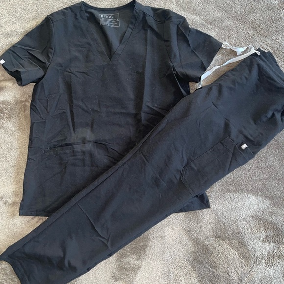 SOLD Figs scrubs - Picture 9 of 10